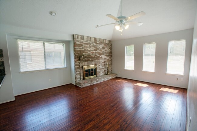 Photo - 415 Abbott Cir