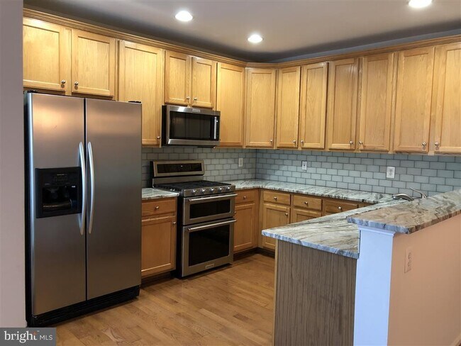 Photo - 1981 Logan Manor Dr