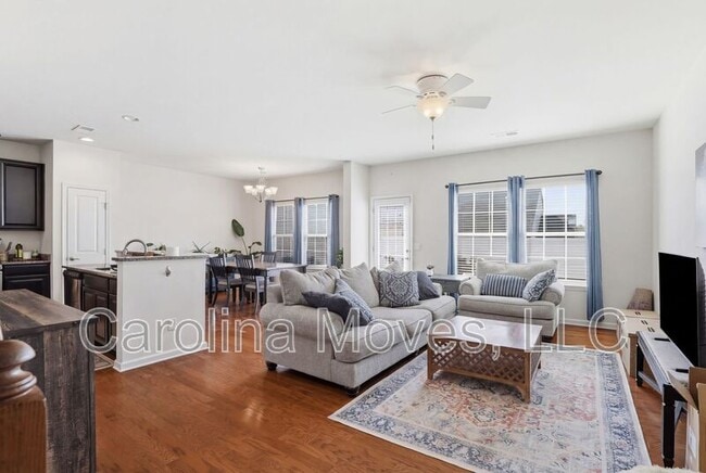 Photo - 126 Middleby Way