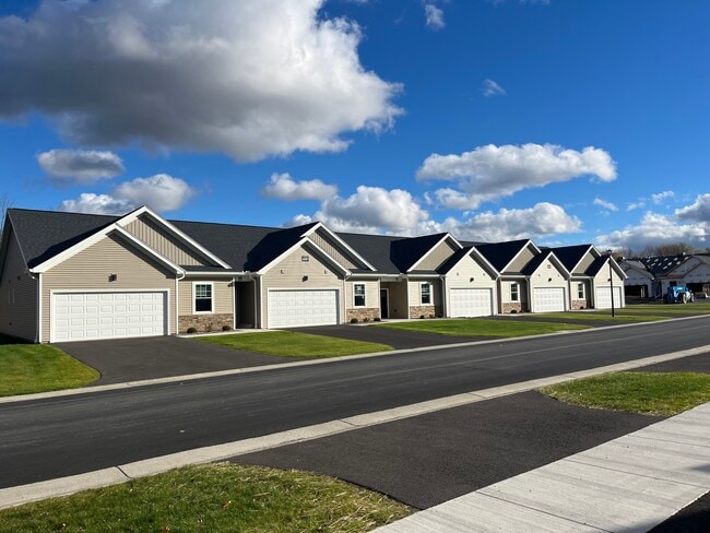 Building Photo - 2087 Community Ln Unit 15C