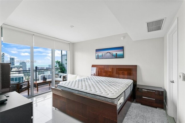 Photo - 92 SW 3rd St Unit 4702