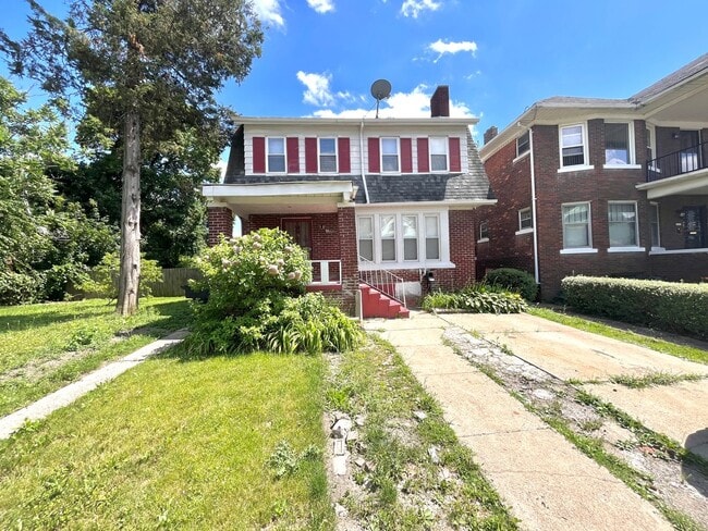 Photo - 2047 Seward St