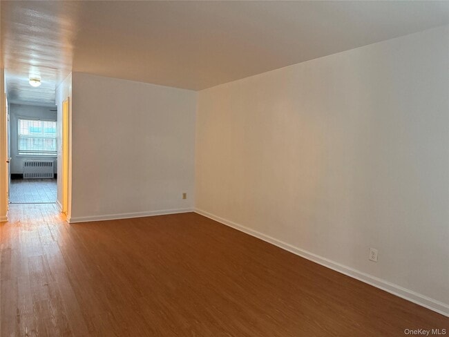 Photo - 25-30 78th St