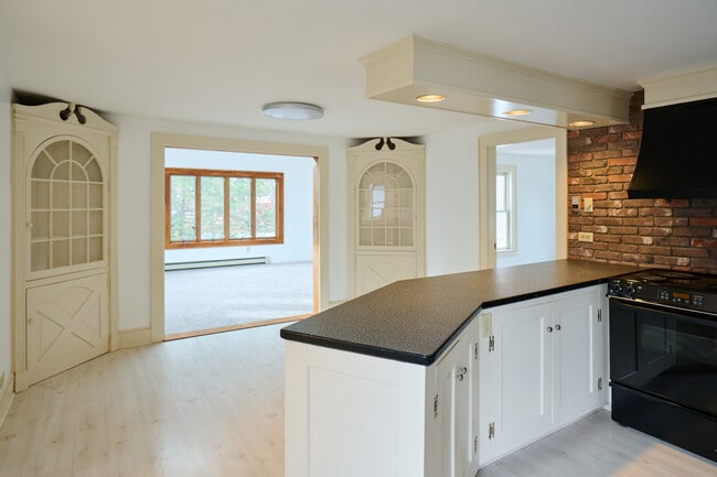 Dining - 710 Coolidge Ave Unit 2