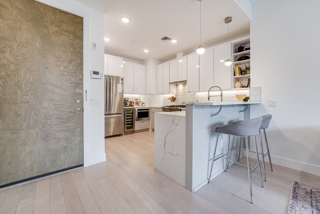 Building Photo - 332 Newark Ave Unit 2D Rental
