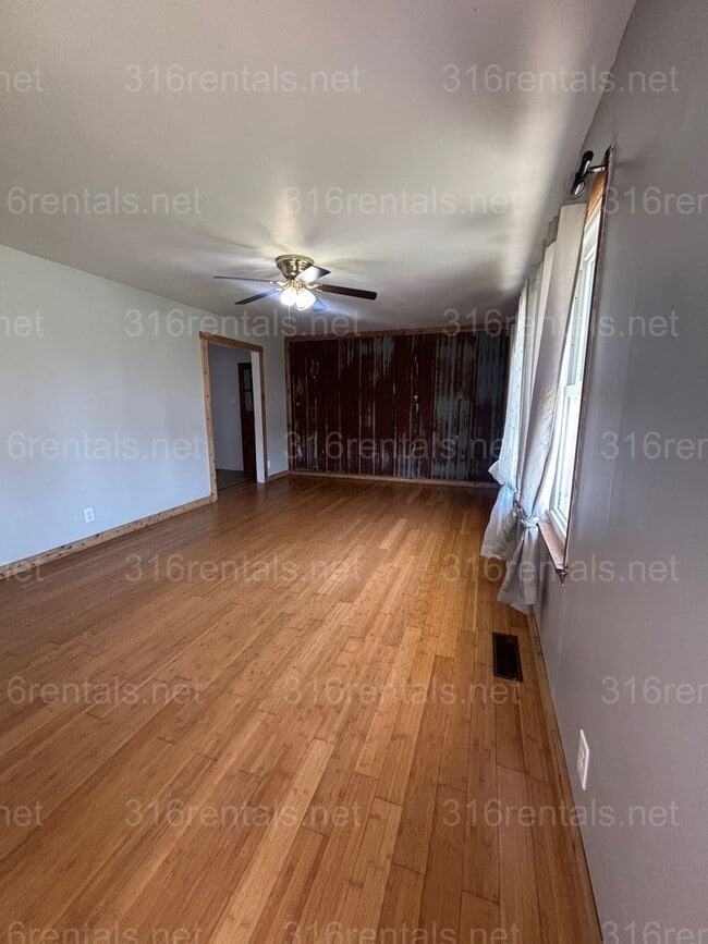 Photo - 3 bed 1 bath house available NOW!