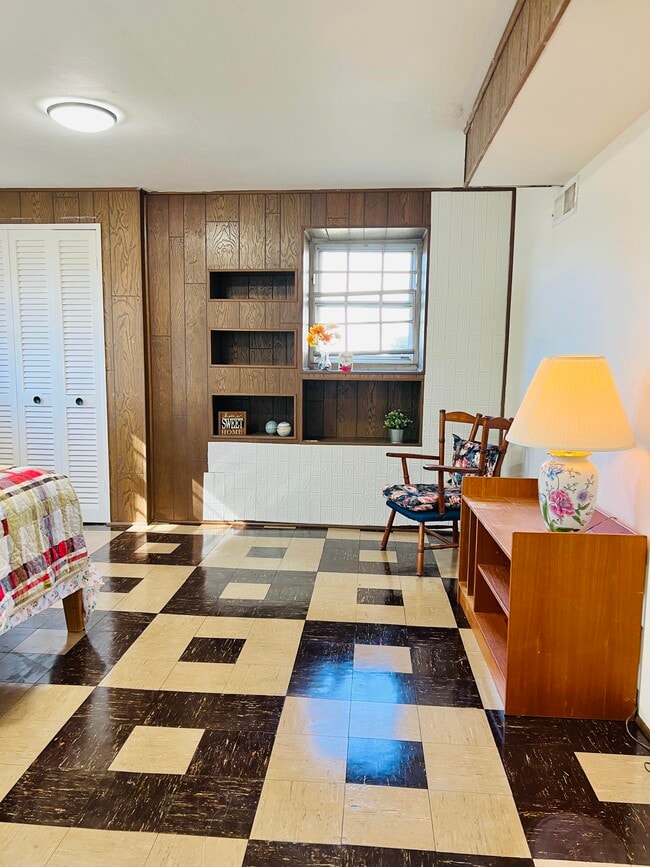 Photo - 1405 Pleasant Valley Dr Unidad Pleasant Rooms