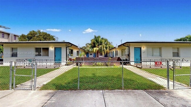 Building Photo - 2499 SW 27th St Unit 7 Rental