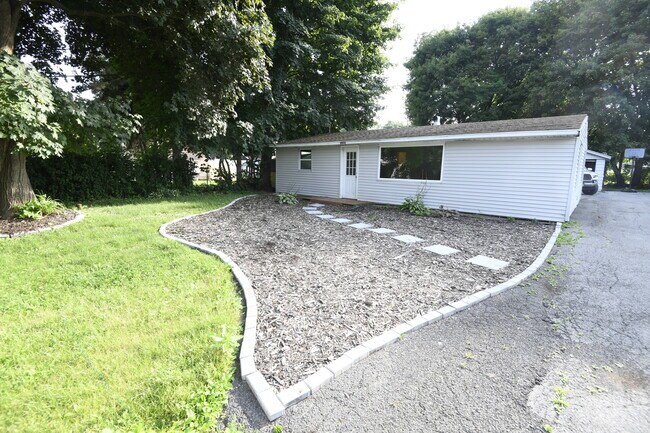 Photo - 103 Stinson St