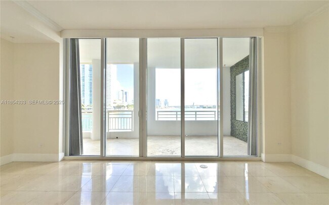 Photo - 848 Brickell Key Dr Unidad 306