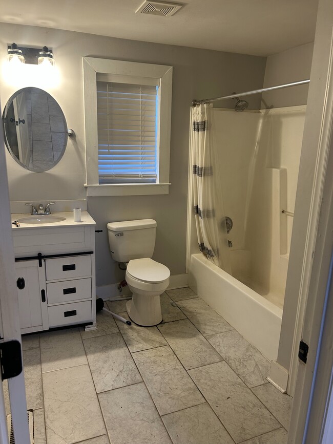 Photo - 3914 Bearwood Ave