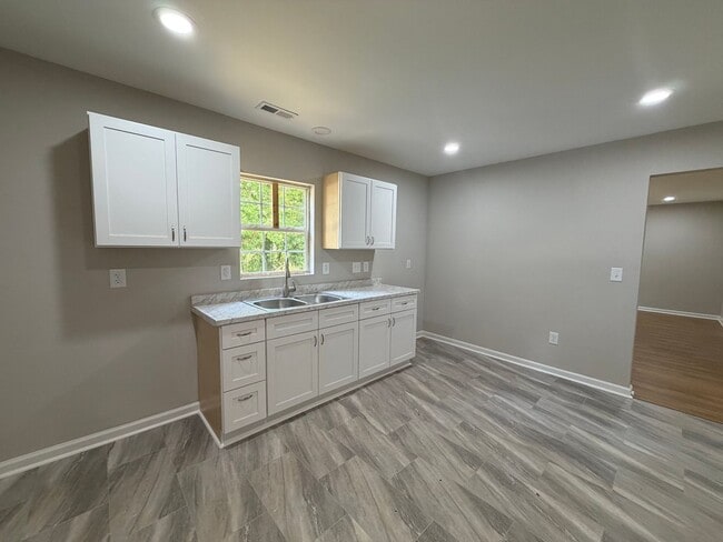 Building Photo - Rebuilt 2 Bedroom House in Gastonia!!