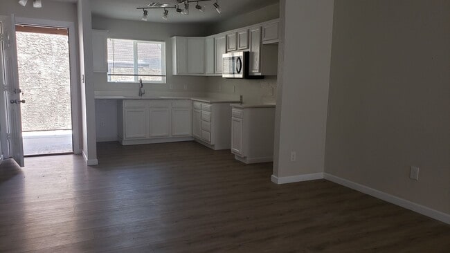 Remolded 3 Bedroom 2 Bathroom in Central P... - Remolded 3 Bedroom 2 Bathroom in Central P... Townhome