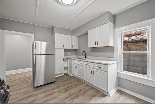 Building Photo - 5-6 Monteleone Place Unit 6
