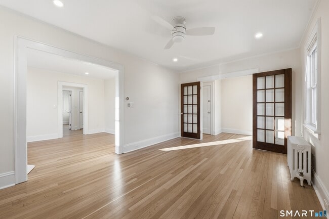 Building Photo - 44 Lorraine Terrace Unit 2