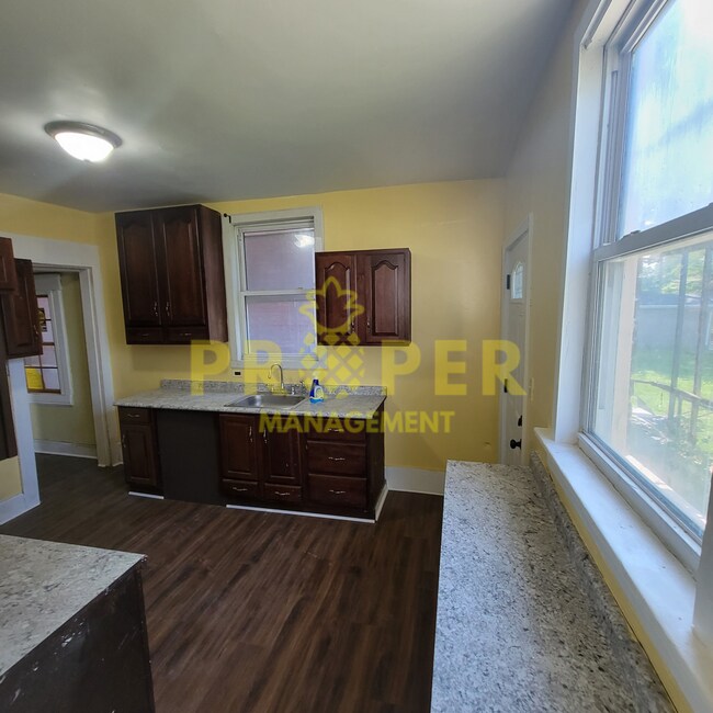 Massive 5 Bedroom Home w/ 12 Foot Ceilings... House Rental in Dayton