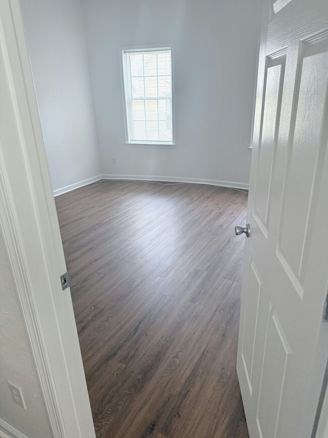 Photo - 213 W 30th St