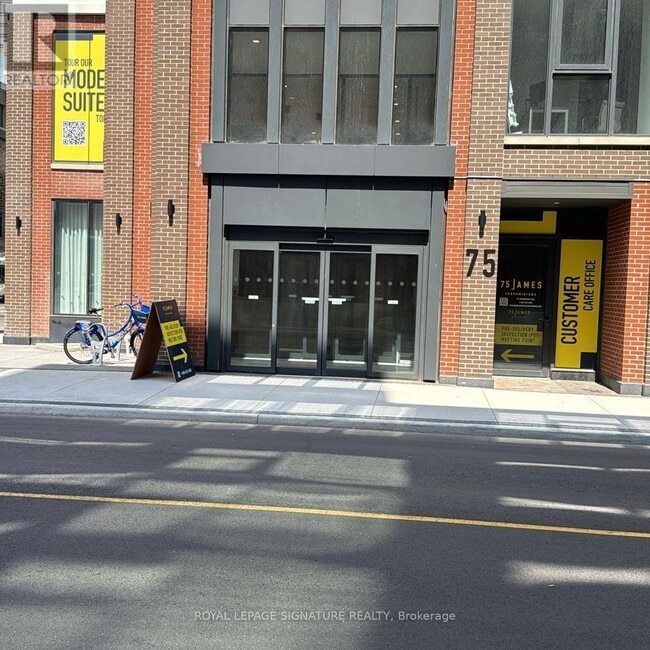 Photo - 75 James St S Unit 527