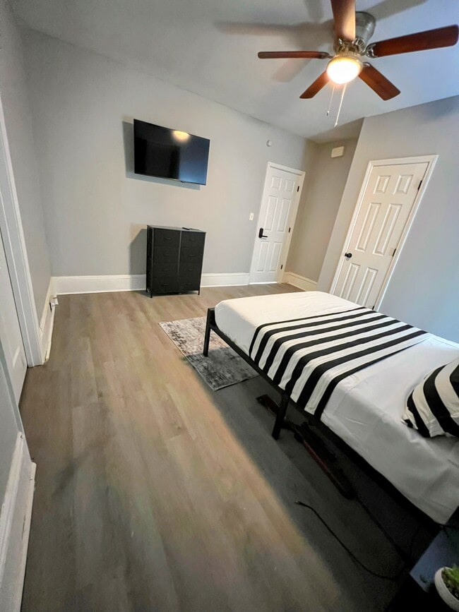 Photo - 1933 James Ave