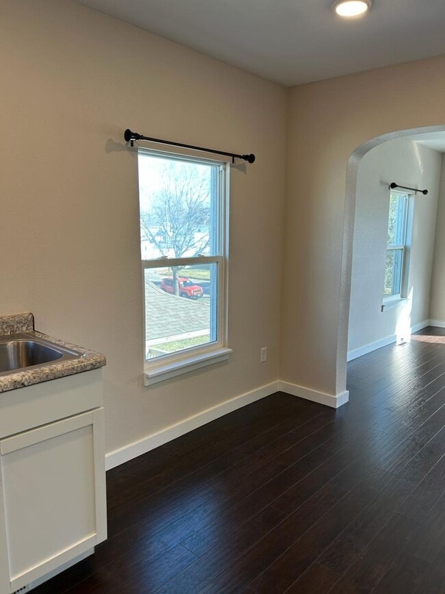 Photo - 1638 B Ave NE Apartamento Unidad Upper