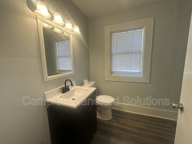 Photo - 2266-2262 Warren St