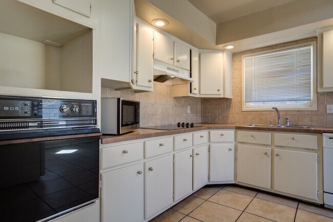 Photo - 2216 32nd St