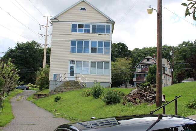195 Highland Ave Unit 3