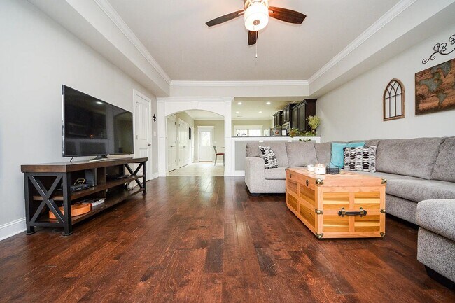 Photo - BEAUTIFUL TOWNHOME- SHOWING BY APPOINTMENT ONLY