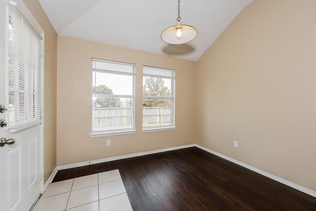 Photo - 2021 Wildwood Dr