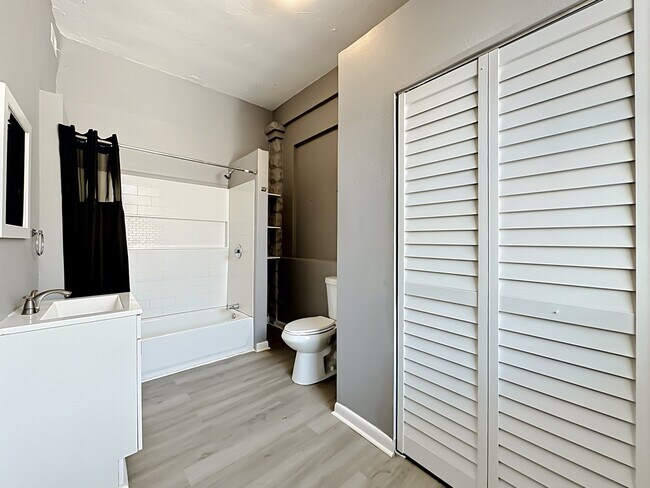 Photo - 1259 Hart St