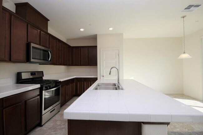 Photo - Gated 3 Bedroom 2.5 Bath in Elk Grove, 95757