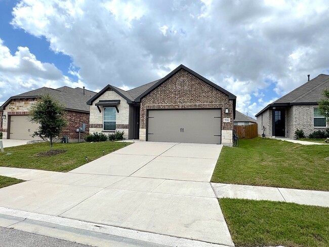 Stylish Single-Story Home with Solar, Mode... - Stylish Single-Story Home with Solar, Mode...