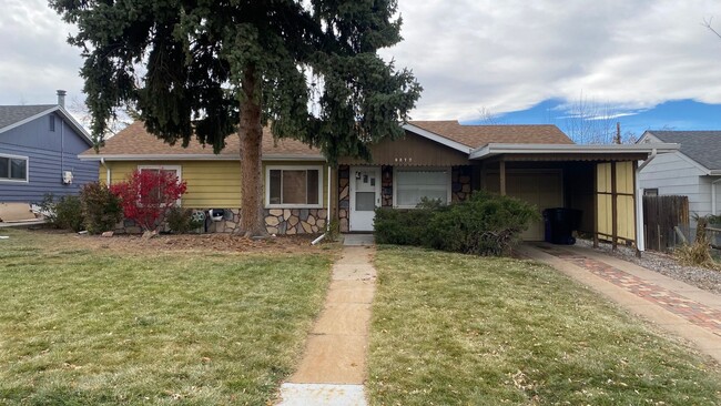 *Charming 3 Bedroom, 1 Bath in Denver* - *Charming 3 Bedroom, 1 Bath in Denver* House