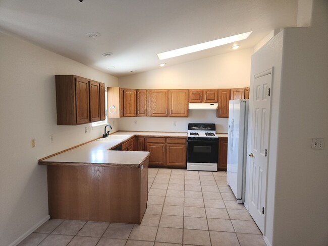 Photo - ALL PROSPECTIVE TENANTS MUST SUBMIT A $58 ... House