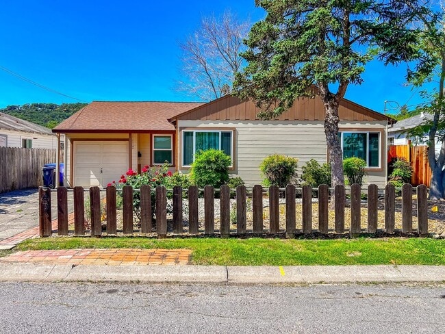 Building Photo - Charming Westwood Cottage in the Heart of Napa