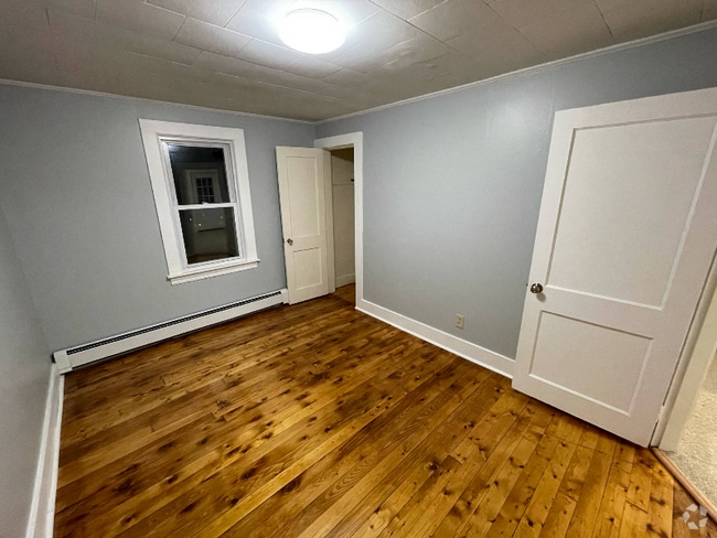 Building Photo - 7 Dartmouth St Rental