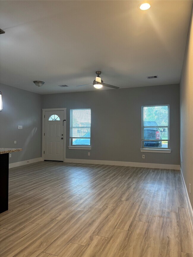 Photo - 339 Owens St