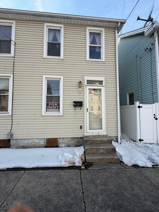 Building Photo - 745 Fairground Ave