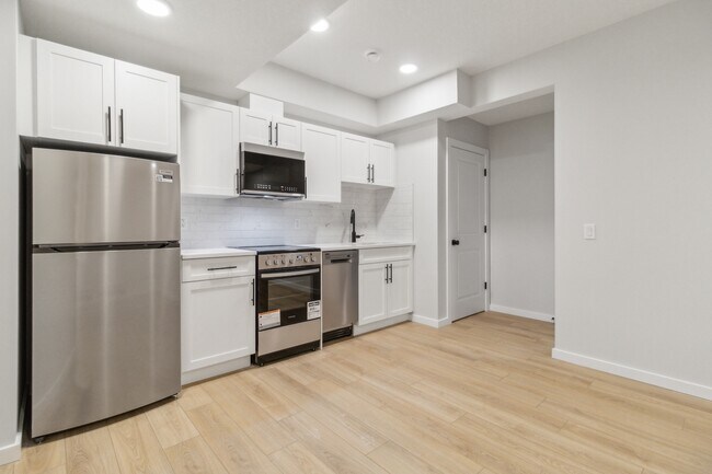 Building Photo - 21003-21025 25 Ave NW Unit Bsmt