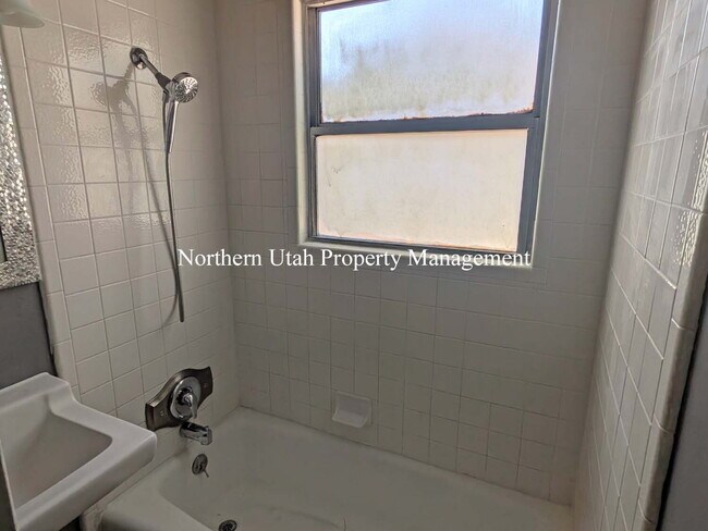 New Paint - 3 Bed 1 Bath