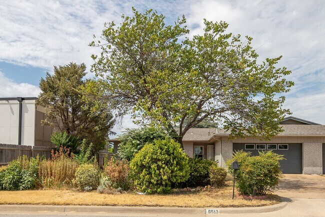 3 Bed | 2 Bath Duplex in Central Tulsa! - 3 Bed | 2 Bath Duplex in Central Tulsa! House