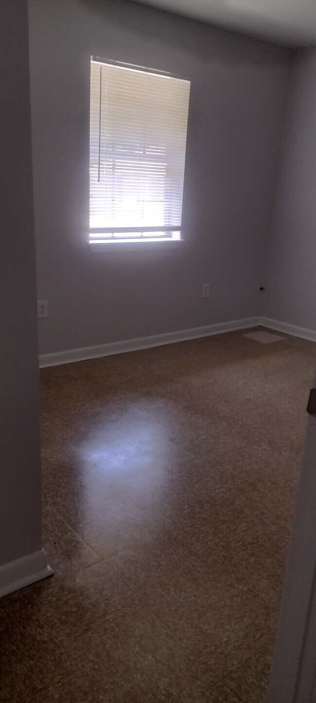 Photo - 141 Clinton Ct