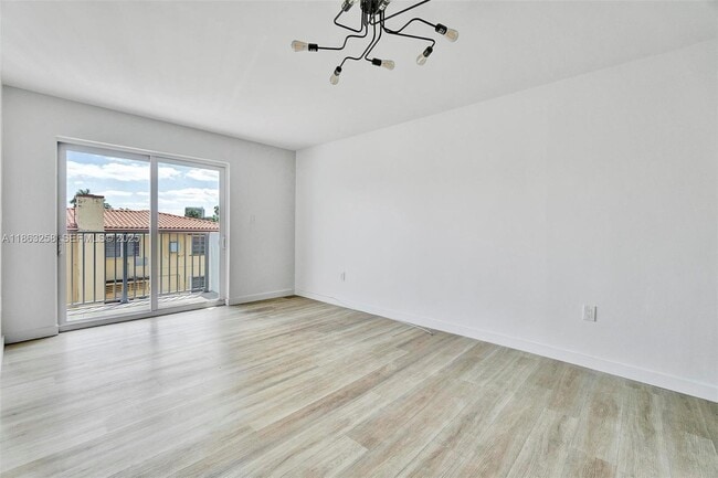 Photo - 620 SW 10th St Unidad 405