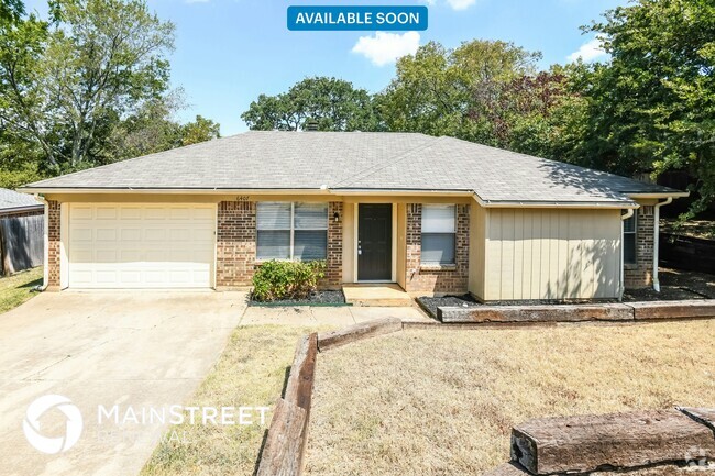 Building Photo - 6407 Woods Edge Dr Rental