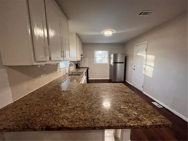 Photo - 80 Stafford St NW