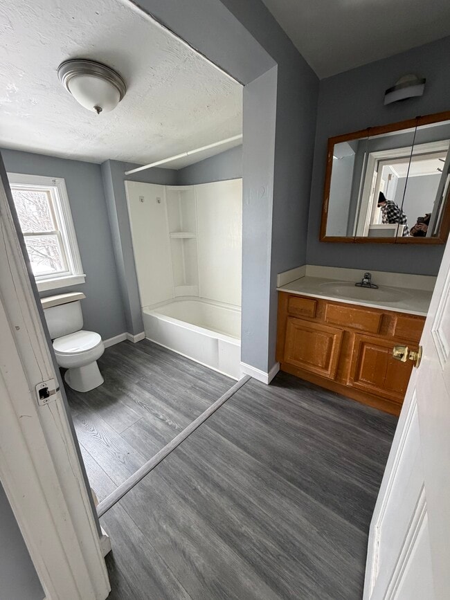 Photo - 452 Manchester St Unit 2