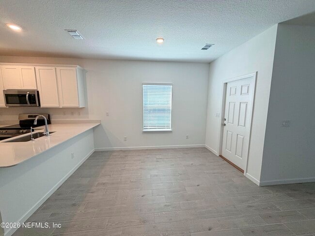 Photo - 191 Hubbard Bnd