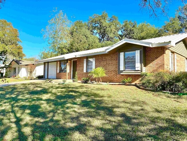 Photo - 901 Avenue E