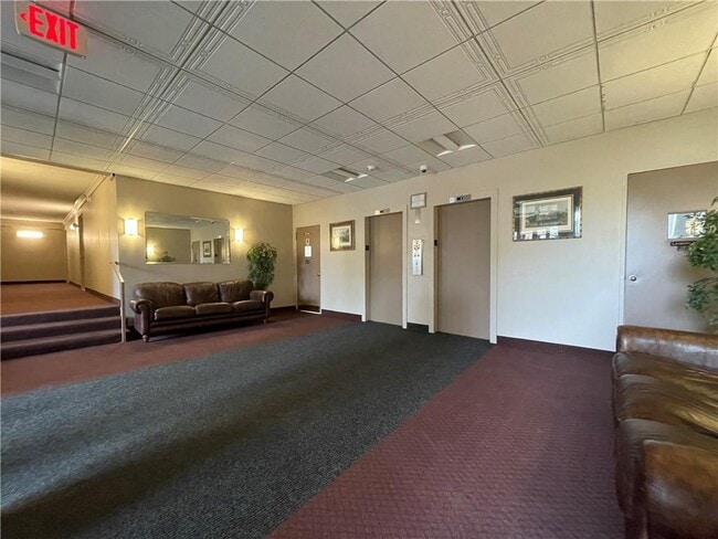 Photo - 35 Park Ave Unidad 2L