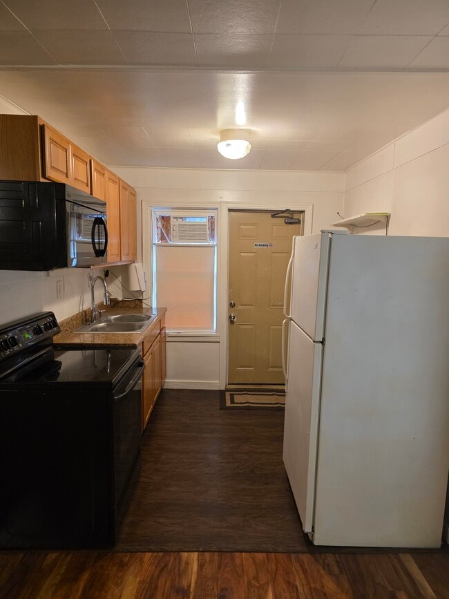 Building Photo - 403 Locust Ave Unit 3 Rental